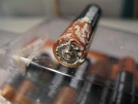 電池漏液出現(xiàn)泡沫 電池漏液出現(xiàn)泡沫